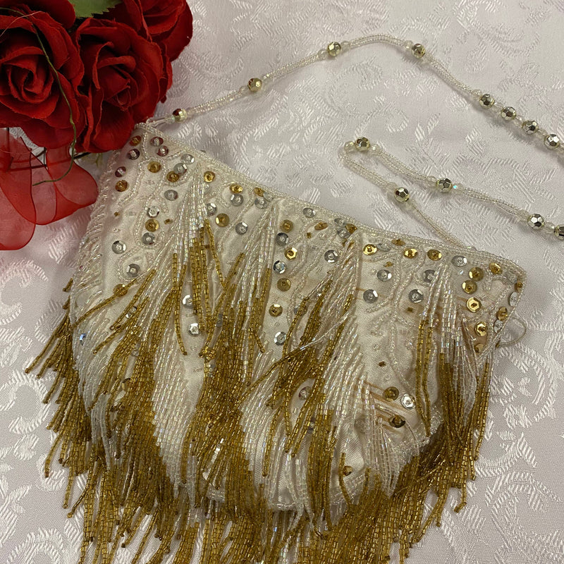 „Vintage 1950er Abendtasche in Gold mit Perlen, Pailletten und langen Fransen im 20er Jahre Stil“