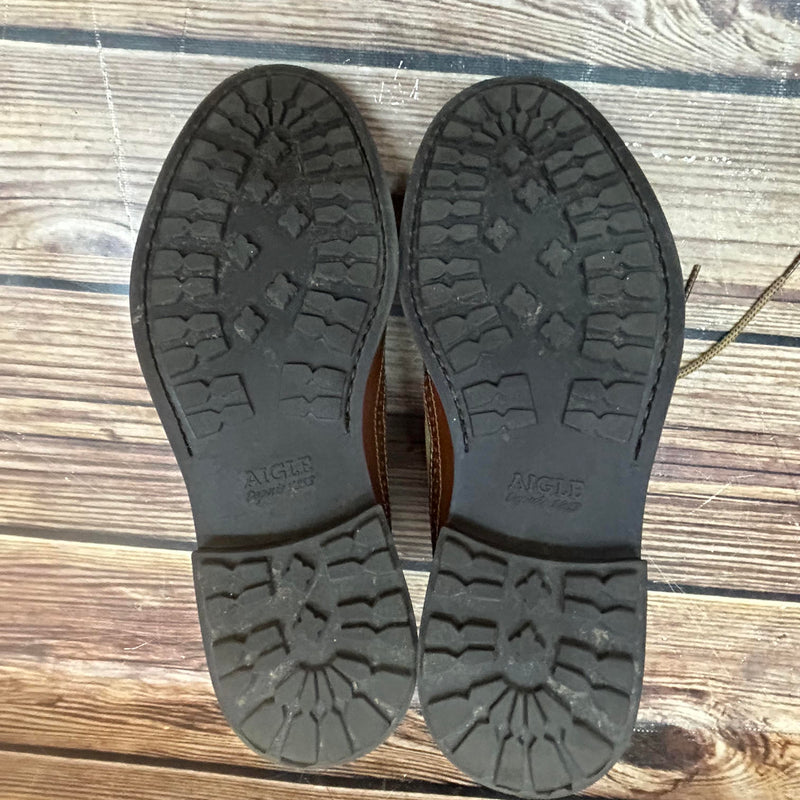 „Laufsohlen der Aigle Vintage-Boots mit griffigem Profil, sehr guter Zustand“