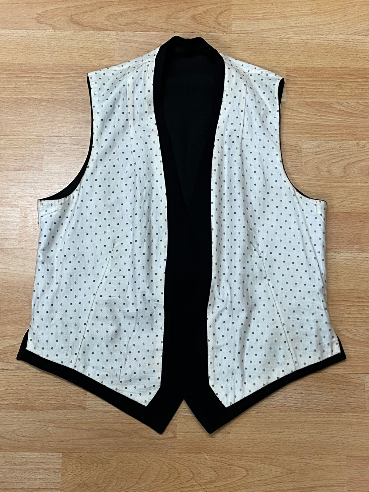 Gilet ancien des années 1920, noir en laine vierge, taille 50, fait main 