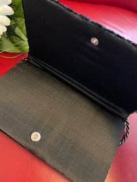 Antike, schwarze Art Deco  Handtasche aus Samt bestickt mit goldenen Pfauenfedern