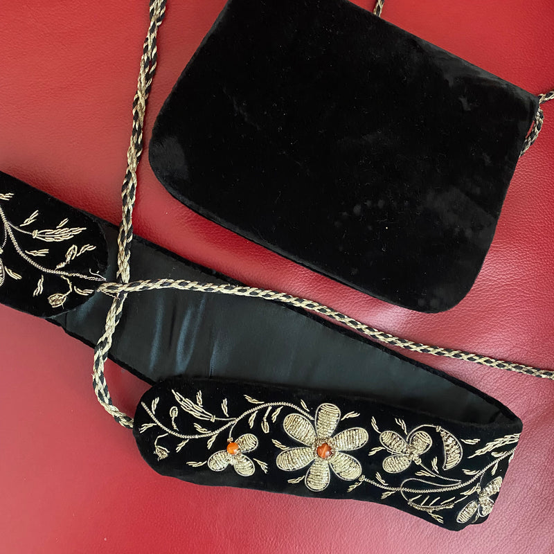 Exklusives Vintage-Set: Handtasche und Gürtel mit Pfauenstickerei