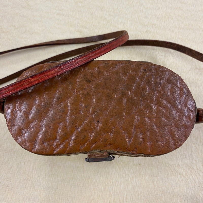 Antikes Fernglas im Vintage-Lederetui – Sammlerstück