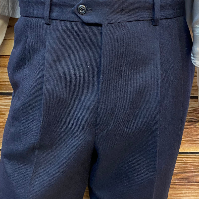 „Detail Hose: Bund mit Bundfalte, dunkelblaue Schurwolle, Vintage.