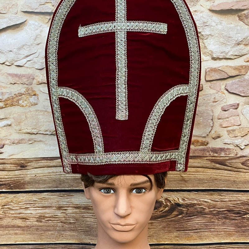 Handgefertigte Bischofsmitra in Bordeauxrot mit silberfarbener Borte und Kreuz
