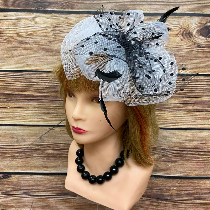 Black and White Accessoires Damen, Fascinator und Perlenkette