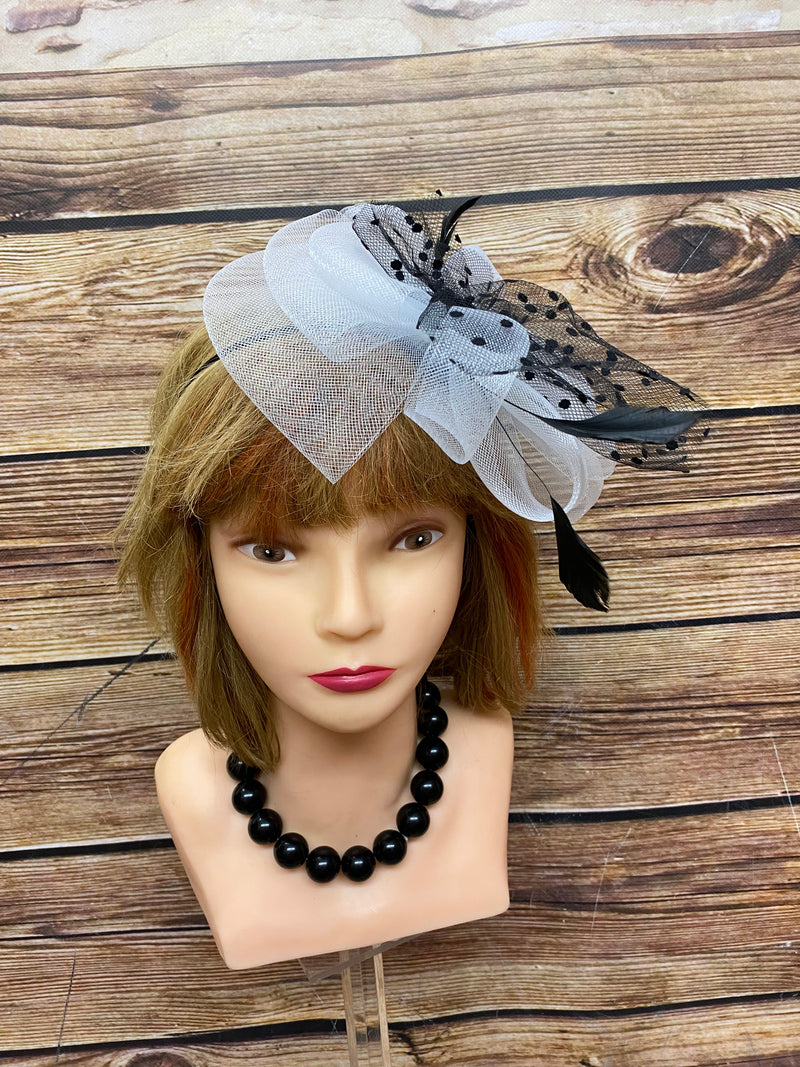 Black and White Accessoires Damen, Fascinator und Perlenkette