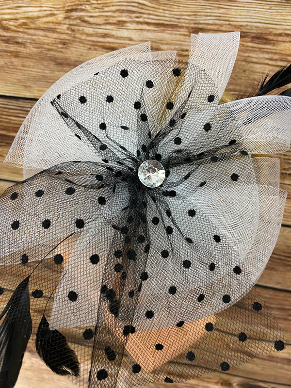 Black and White Accessoires Damen Set mit Fascinator und Perlenkette