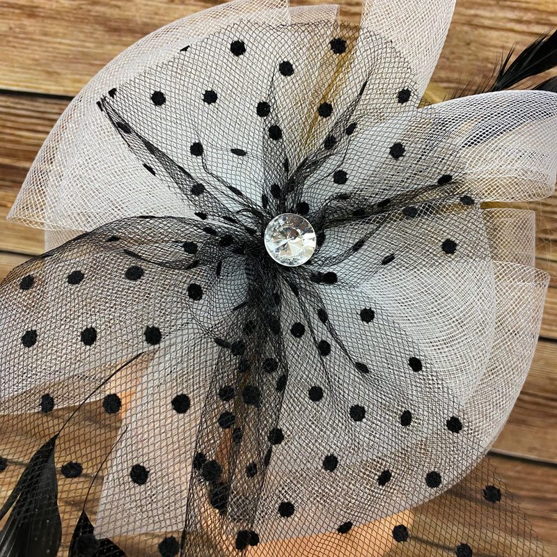 Black and White Accessoires Damen Set mit Fascinator und Perlenkette