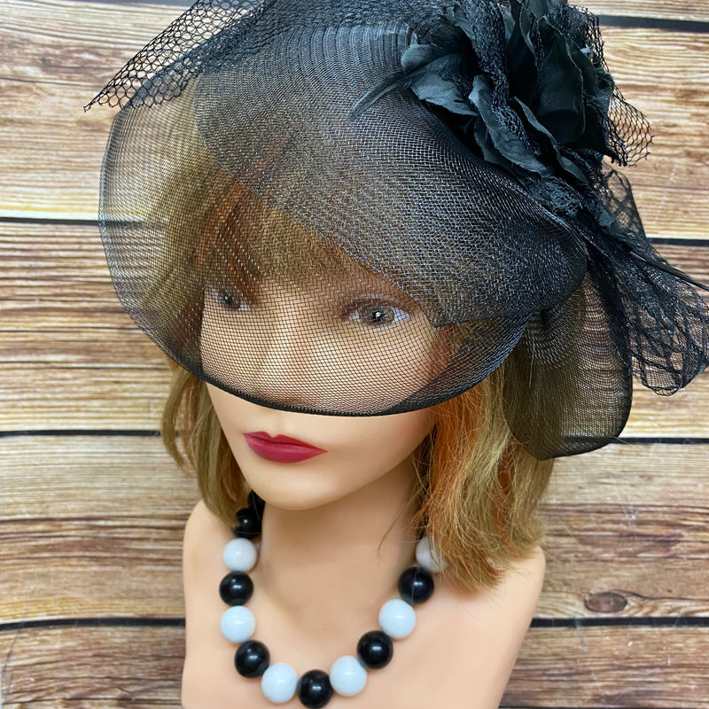 Black and White Accessoires Damen, Fascinator und Perlenkette