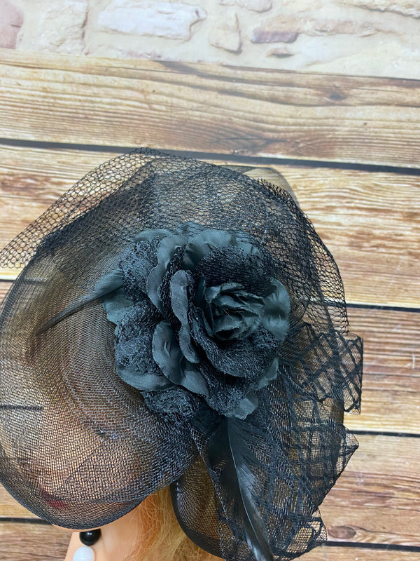 Accessoires Damen, Fascinator und Perlenkette
