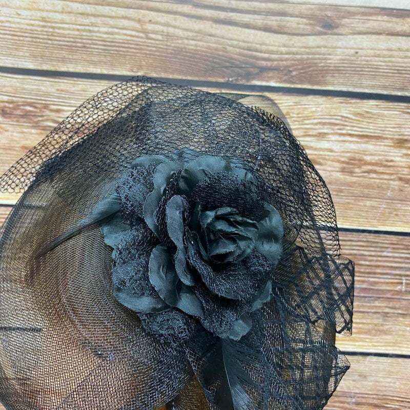 Accessoires Damen, Fascinator und Perlenkette