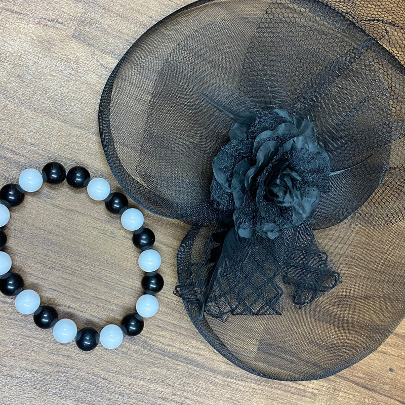 Accessoires Damen, Fascinator und Perlenkette