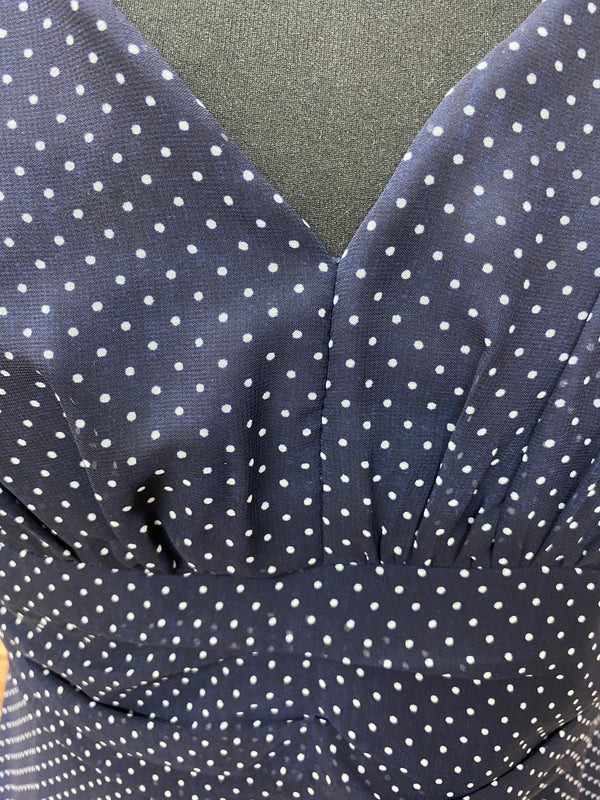 Blau, weißes Kleid mit Pünktchen 40er Jahre Stil, schwingend, Gr.44