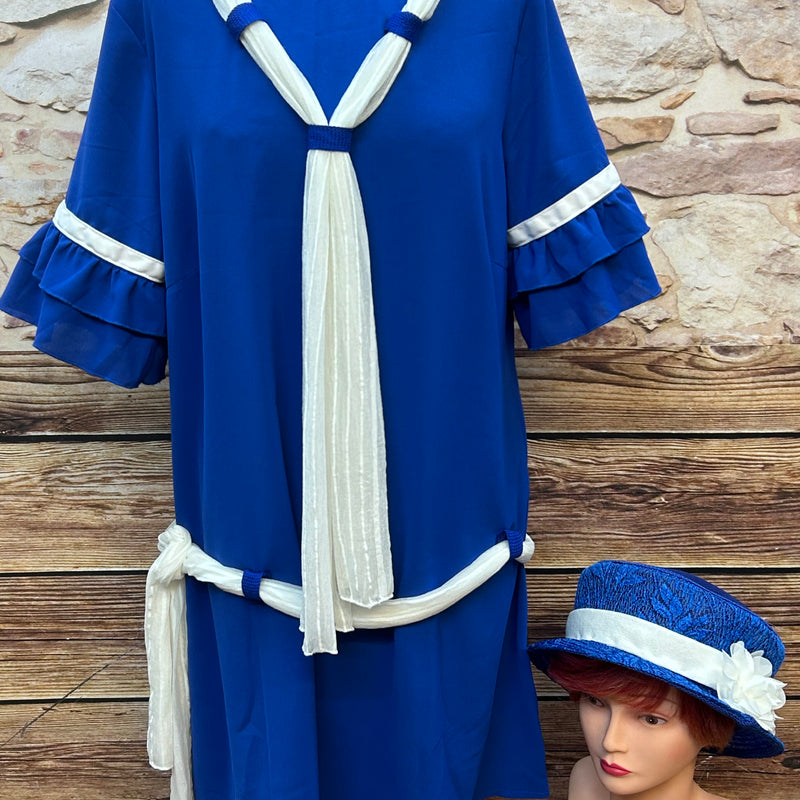 Royalblaues Vintage-Kleid im 20er-Jahre-Stil mit weißen Akzenten, Hut und Handschuhen, Größe 42