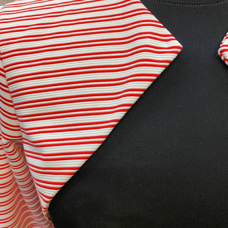 „Vintage Damen Bolero rot-weiß gestreift Detail Schulterpartie“