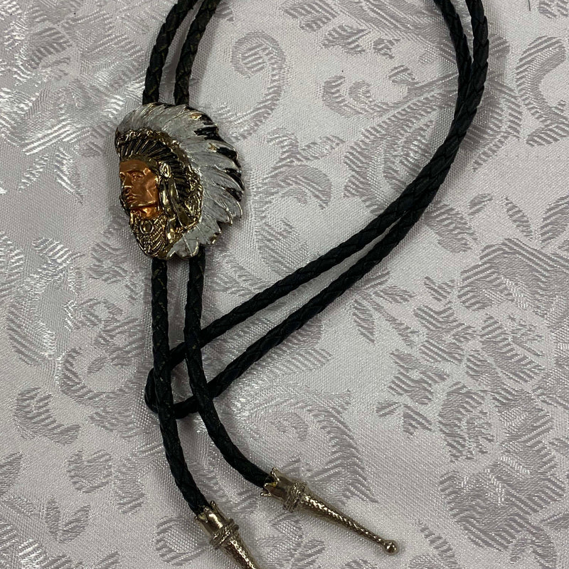 Bolo Tie mit Häuptlingsmotiv im Western-Stil