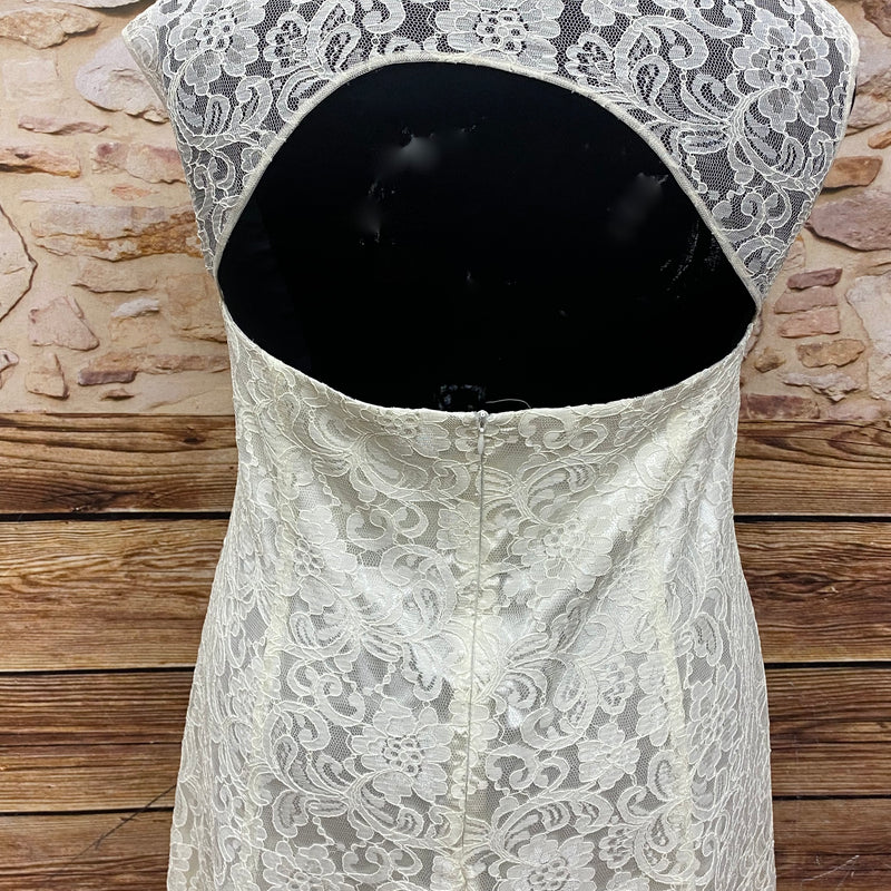 Vintage-Spitzenbrautkleid mit Satinband – Gr. 54