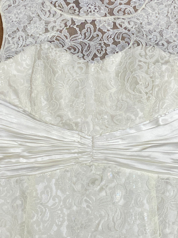 Vintage-Spitzenbrautkleid mit Satinband – Gr. 54