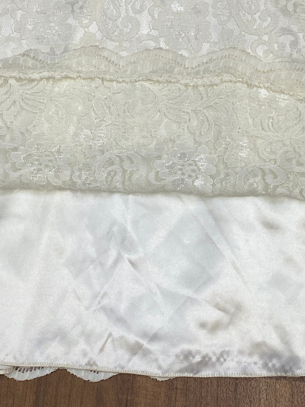 Vintage-Spitzenbrautkleid mit Satinband – Gr. 54