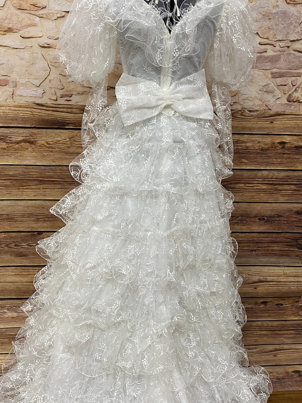 Vintage Brautkleid aus Spitze & Satin – Gr. 36 mit Schleppe