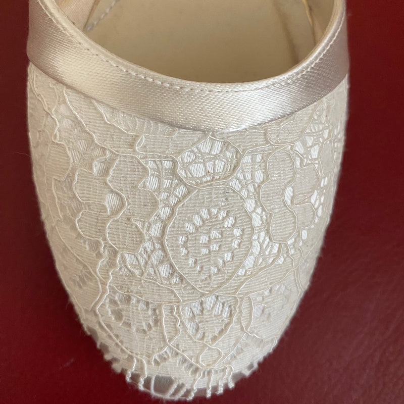 Chaussure de mariée Mickie de la marque Rainbow Club taille 37 en mariage ivoire