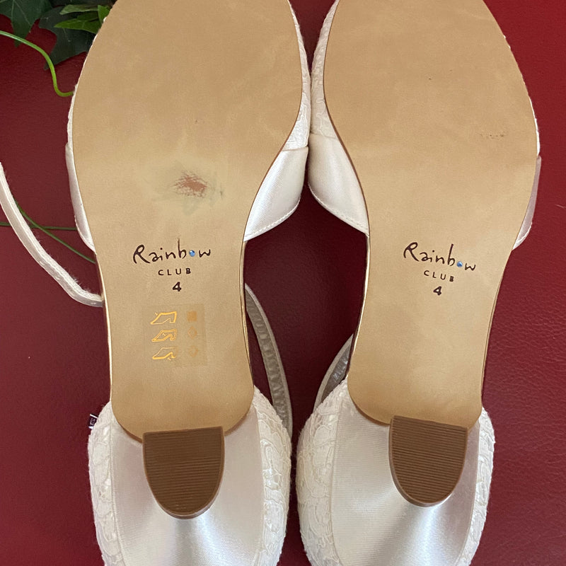 Chaussure de mariée Mickie de la marque Rainbow Club taille 37 en mariage ivoire