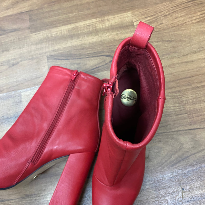 Rote Damen halbhohe Vintage-Stiefelette von Buffalo Gr.41
