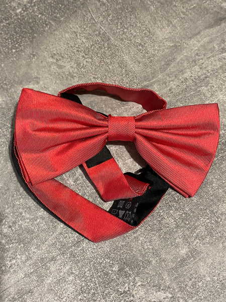 „Bugatti Fliege Rot aus 100% Seide – elegante Herrenfliege, neu und ungetragen“