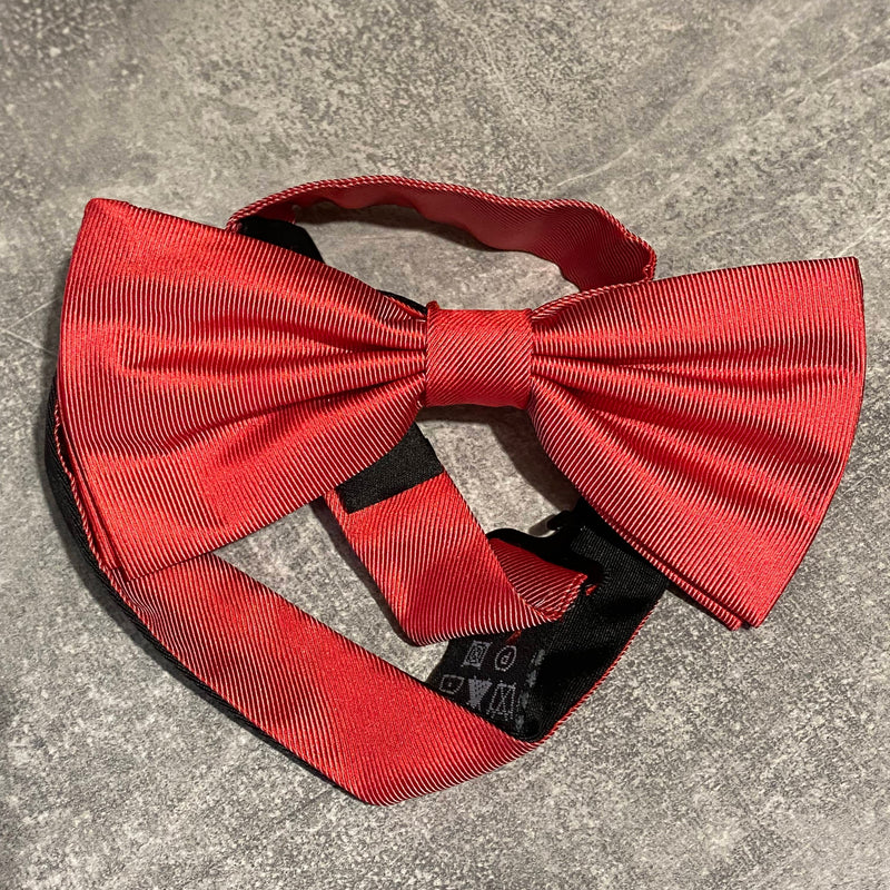 „Bugatti Fliege Rot aus 100% Seide – elegante Herrenfliege, neu und ungetragen“