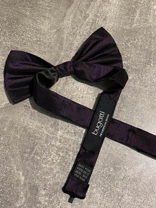 „Bugatti Fliege aus 100% Seide – Rückseite mit Markenlabel und Verschluss