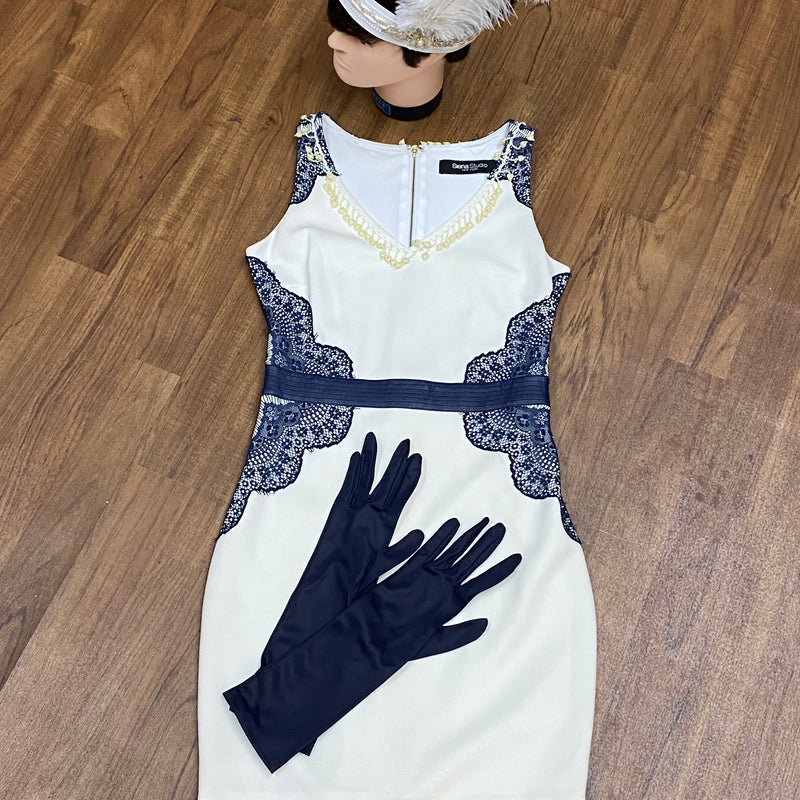 Cremeweißes 3teiiliges Fransenkleid im 20er Jahre Stil Gr.34, dunkelblaue Handschuhe und weißen Kopfschmuck Gr.34