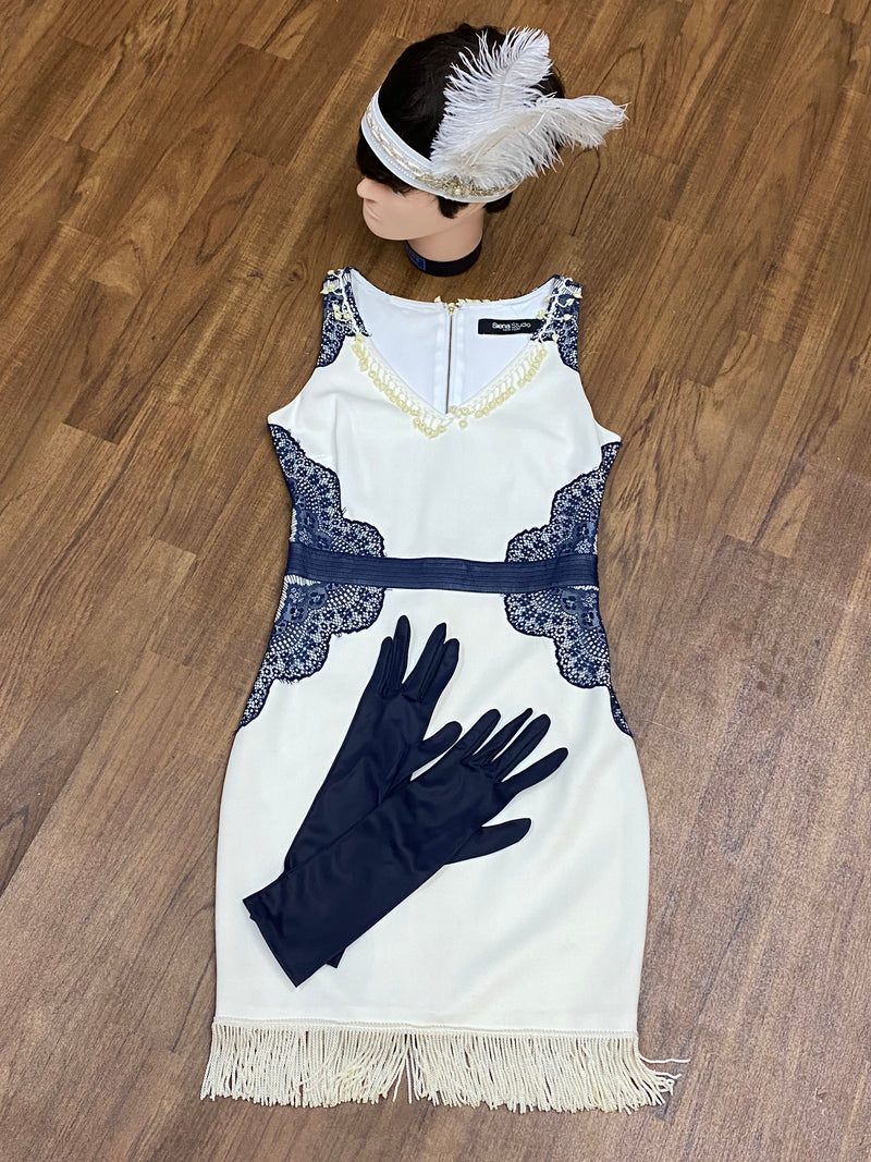 Cremeweißes 3teiiliges Fransenkleid im 20er Jahre Stil Gr.34, dunkelblaue Handschuhe und weißen Kopfschmuck Gr.34