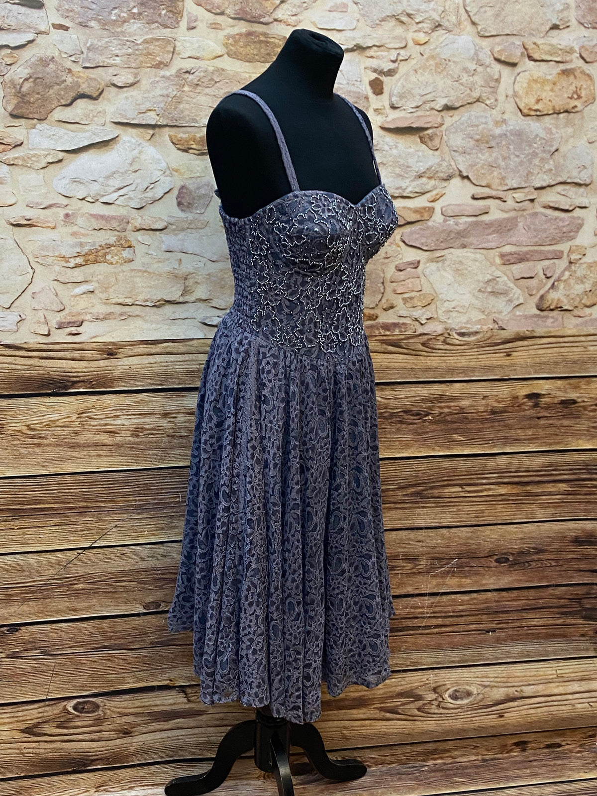 Vintage Cocktailkleid in Grau mit Spitzenmuster