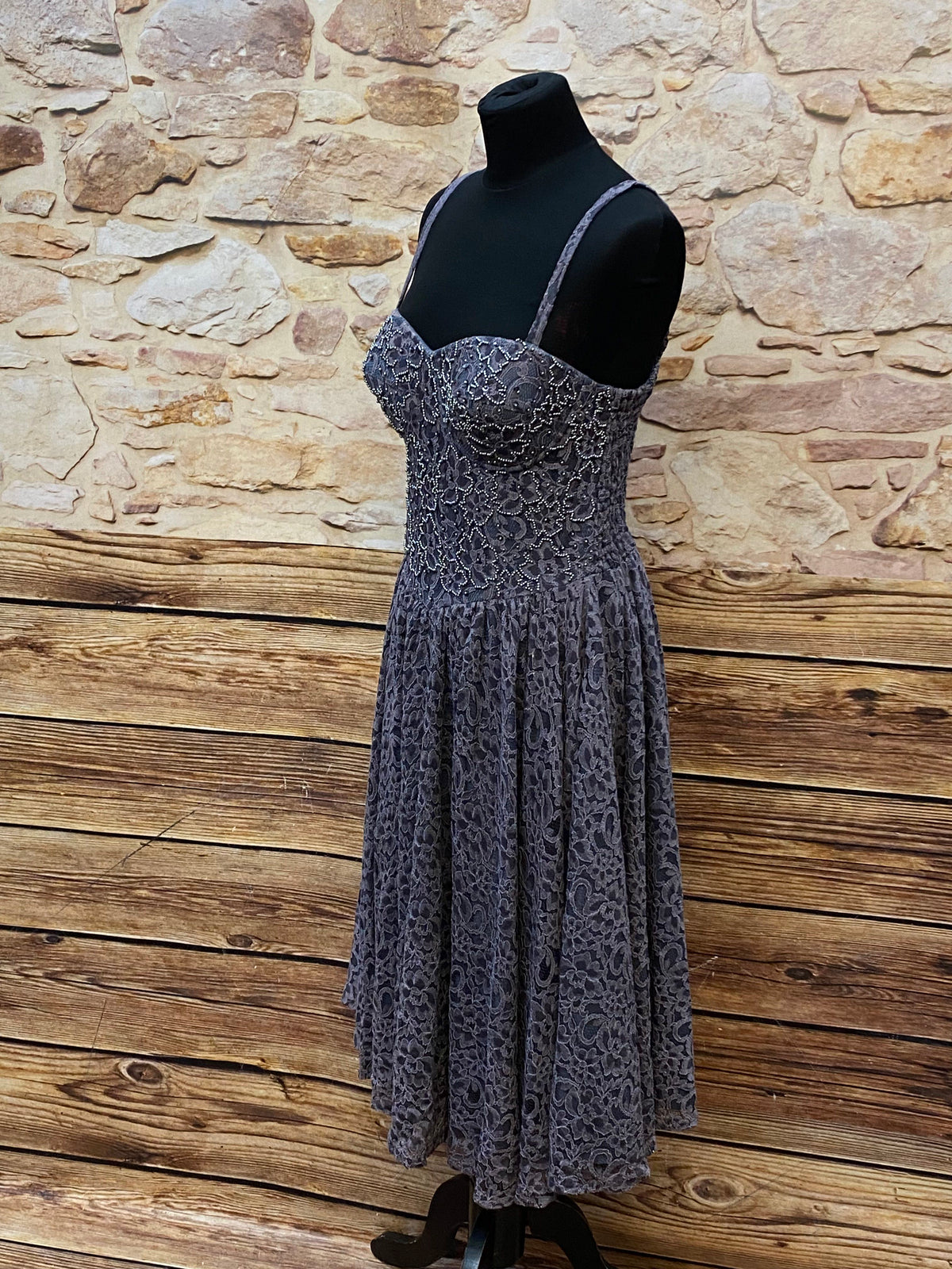 Vintage Cocktailkleid in Grau mit Spitzenmuster