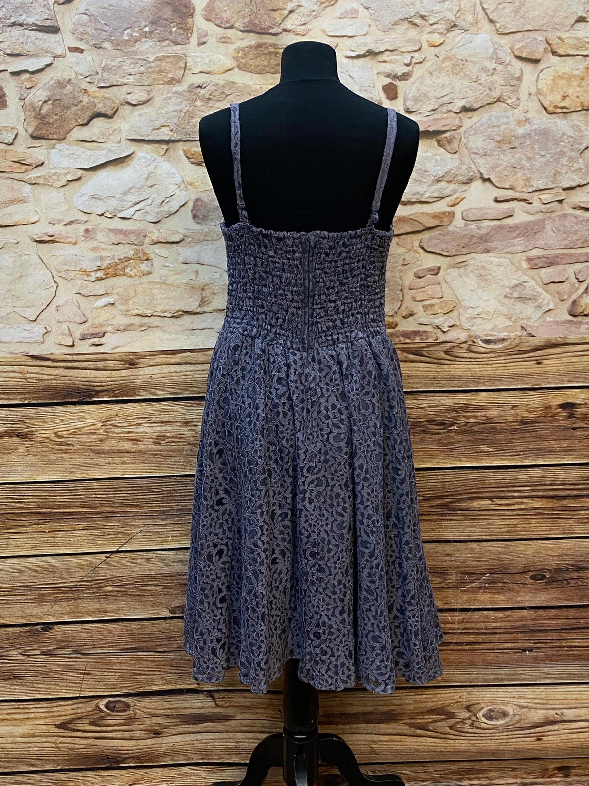 Vintage Cocktailkleid in Grau mit Spitzenmuster