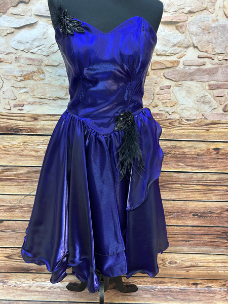 „Vintage Cocktailkleid lila Satin Federn Pailletten 80er Gr 34 Vorderansicht