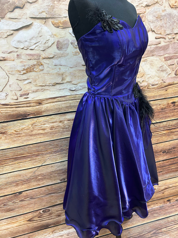 „Vintage Cocktailkleid lila Satin Federn Pailletten 80er Gr 34 Seitenansicht