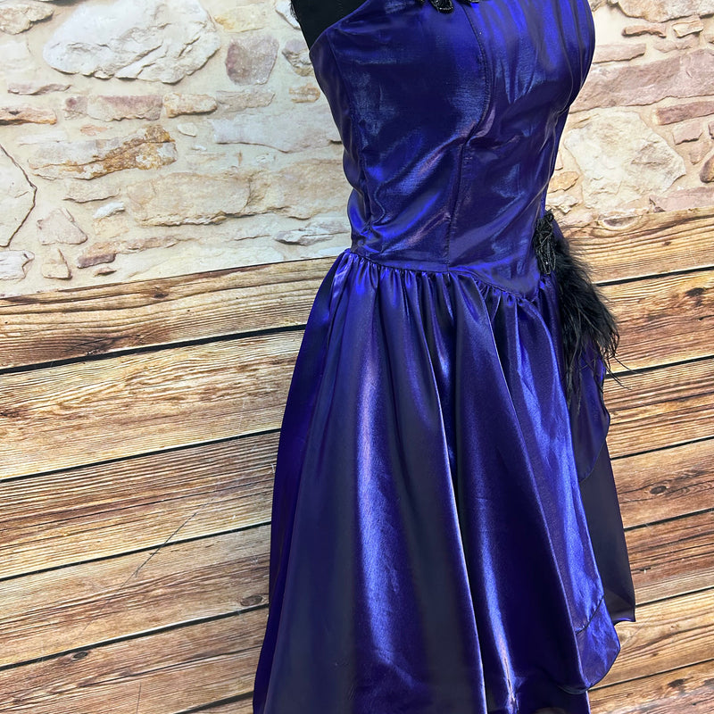 „Vintage Cocktailkleid lila Satin Federn Pailletten 80er Gr 34 Seitenansicht