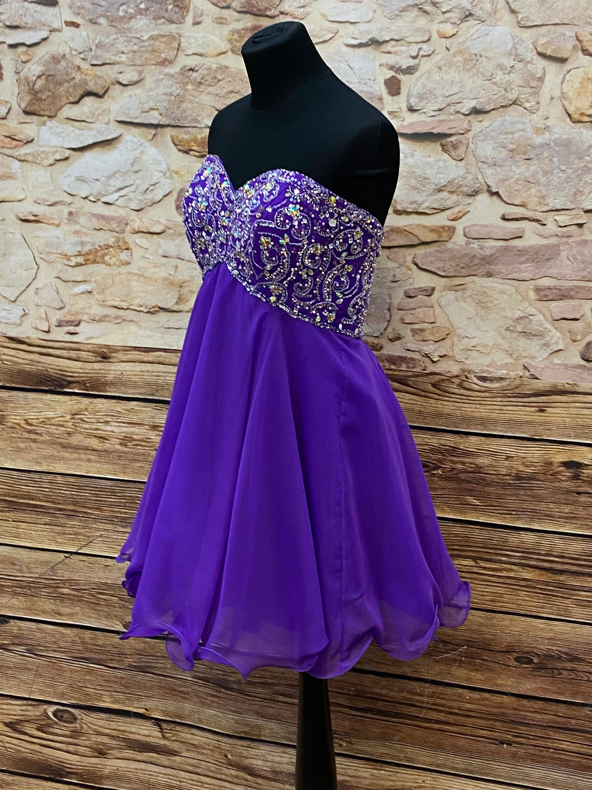 Robe de cocktail courte paillettes violet taille 40