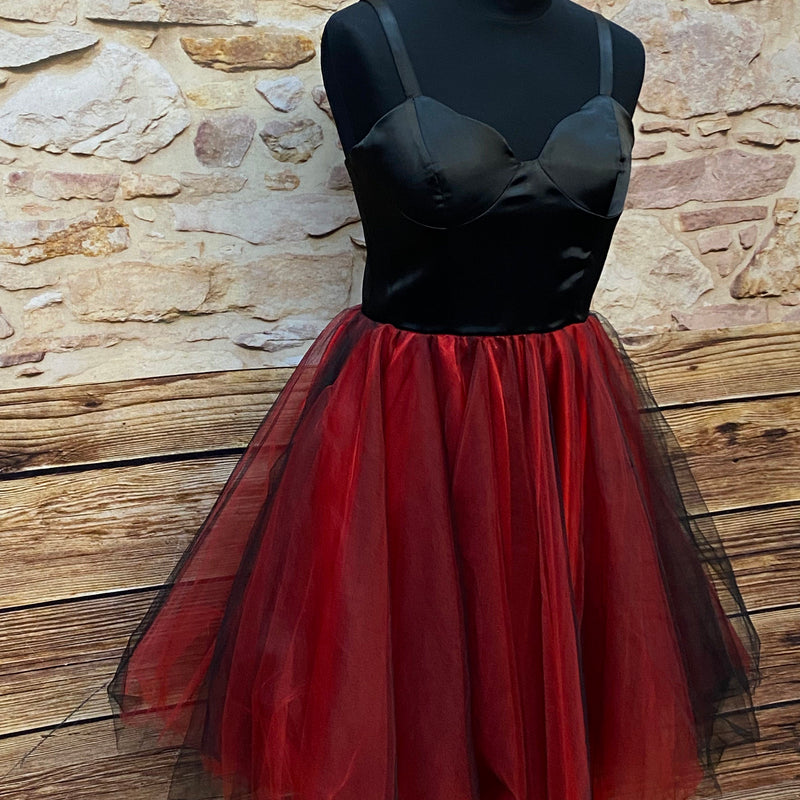 50er-Jahre Petticoatkleid in Rot und Schwarz, Gr.36