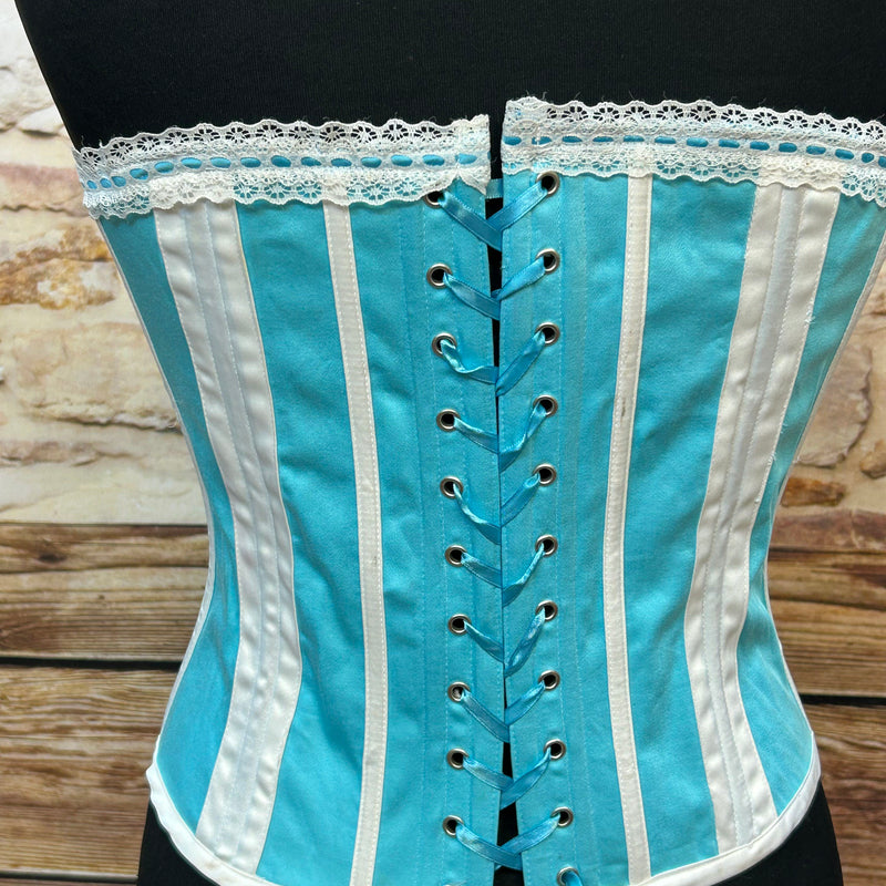 Strahlendes Türkis: Elegante Corsage, Gr.38