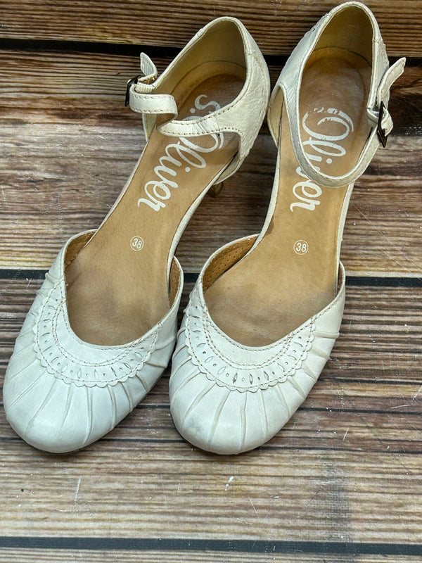 Cremefarbene Leder-Riemchen-Pumps von s.Oliver, Größe 38, Blockabsatz, Vintage Mary-Jane Stil.