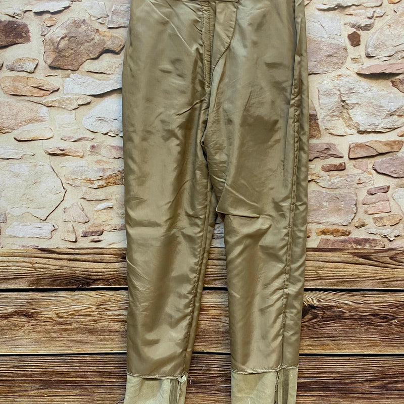 „Innenansicht der Damen Trachtenlederhose mit Futter und Lederverarbeitung“