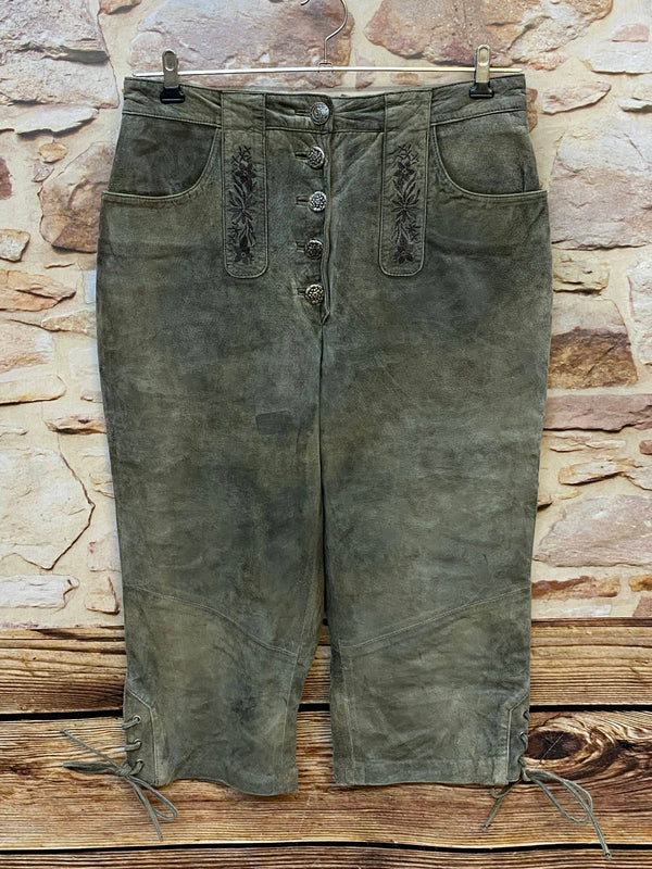 Damen Trachtenlederhose 3/4 Gr. 44 olivgrau aus Schweinsveloursleder mit Stickerei und Schnürung