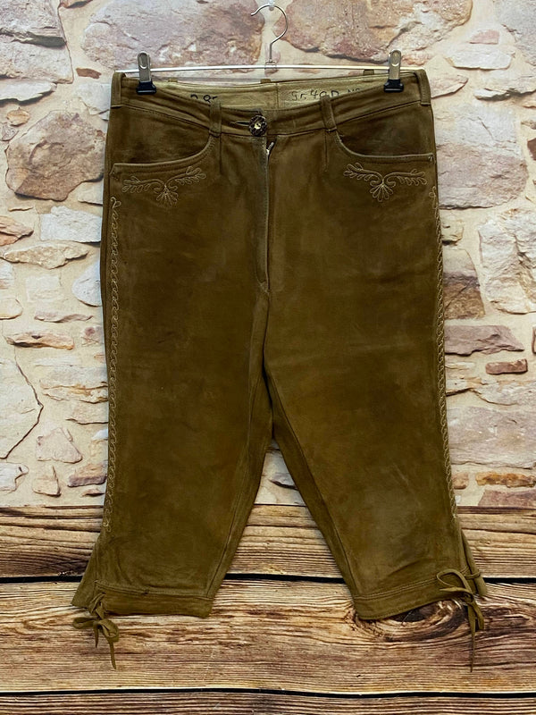 Vintage Damen Trachtenlederhose Gr. 40 in Braun mit heller Stickerei und geschnürten Beinabschlüssen in 3/4-Länge