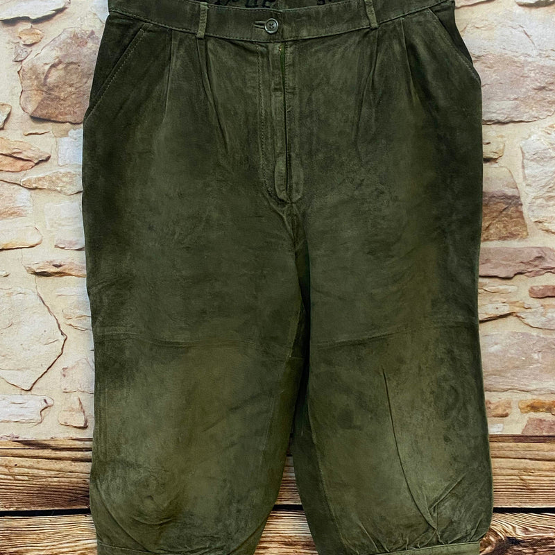 Vintage Damen Trachtenlederhose in 3/4-Länge Gr. 40 aus olivgrünem Veloursleder mit Bundfalten und gerafften Beinabschlüssen