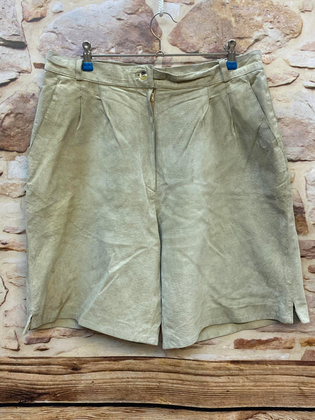 Kurze Damen Trachtenlederhose beige Größe 42 aus echtem Veloursleder