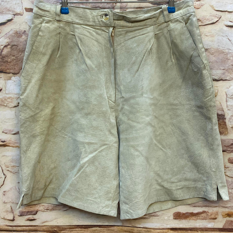 Kurze Damen Trachtenlederhose beige Größe 42 aus echtem Veloursleder