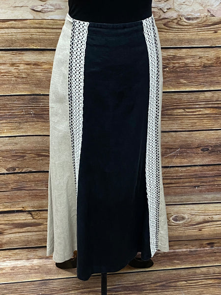 „Zweifarbiger Trachtenrock in Schwarz-Beige mit Klöppelspitze von Country Line Größe 42“