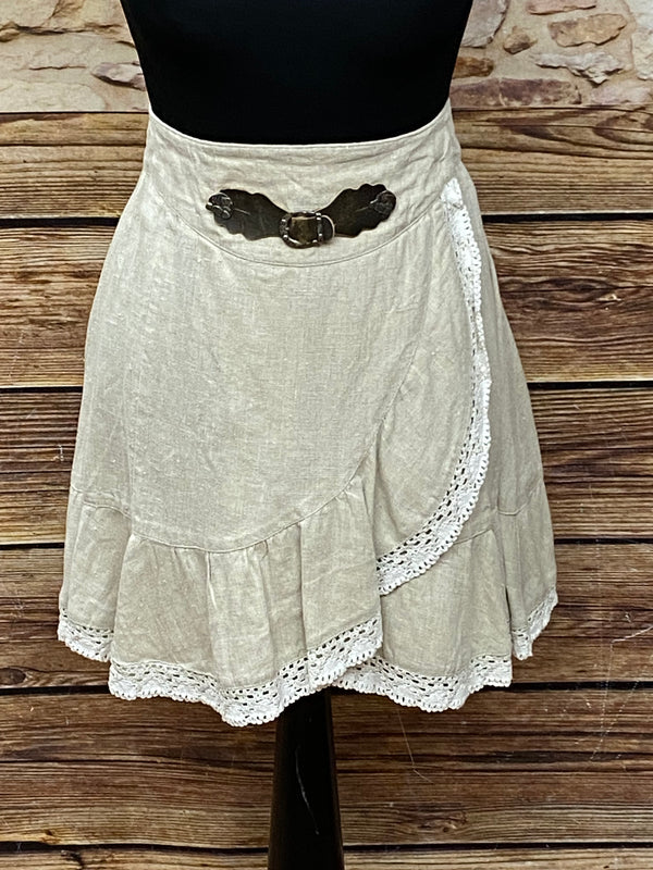 Kurzer Damen Trachtenrock in Beige im Landahusstil.